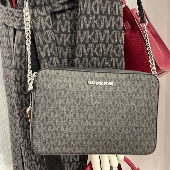 Michael Kors Jet Set Item Large East West Zip Crossbody Black Signature - Picture 8 of 17